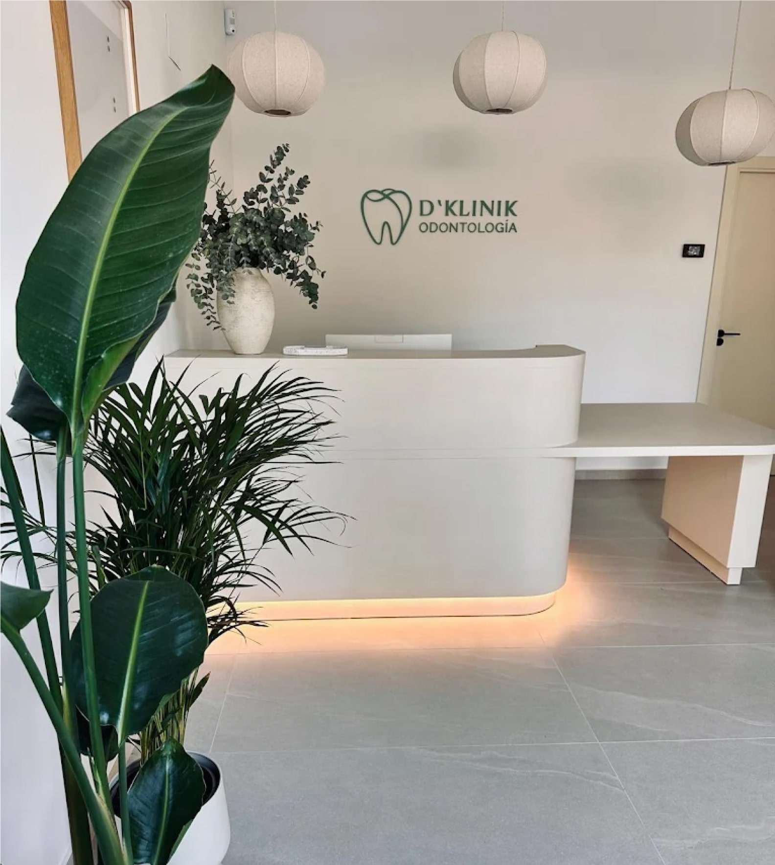 02-branding-dklinik-odontologia-lamarestudio